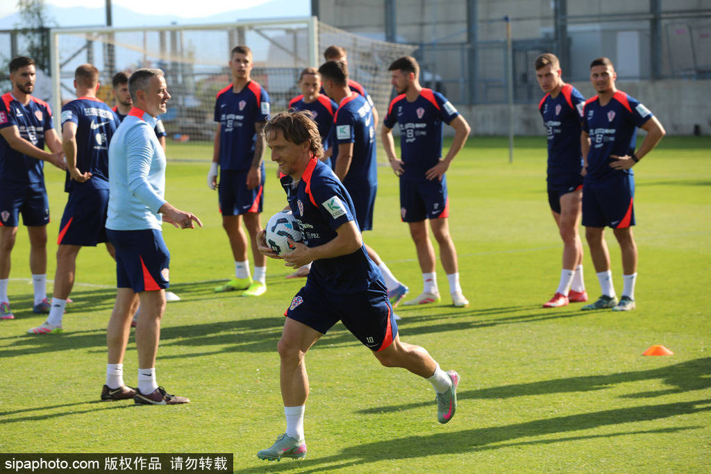 39岁魔笛转会米兰！传奇中场开启新篇章